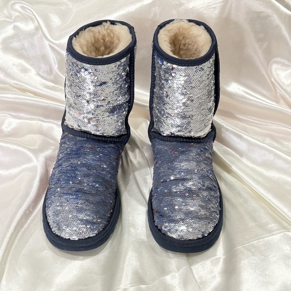 Ugg Short Stellar Sequin Boots Silver Red Blue Shearling Size 6 Special Edition - Picture 3 of 13